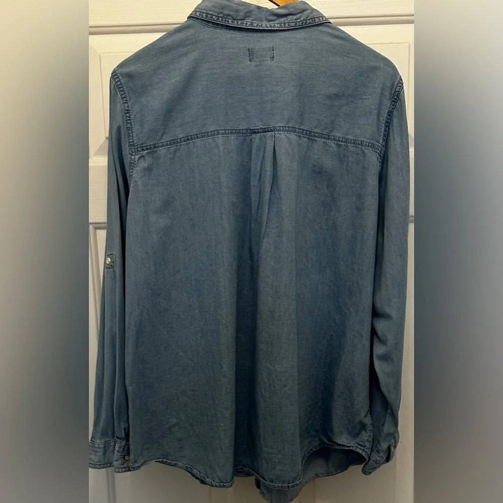 Simply Emma Women’s Button Down Light Denim Long Sleeve Shirt Size 2X - Picture 2 of 6